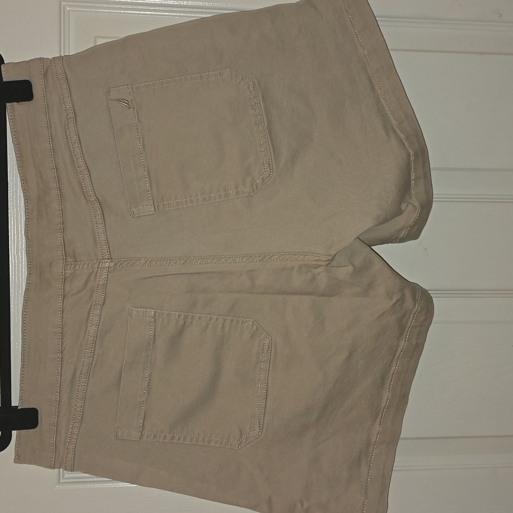 Nautica Women's‎ Tan Shorts - Picture 5 of 6